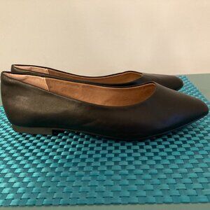 Amazon Essentials Pointed-Toe Ballet Flats Women Size 8W